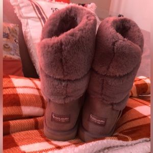 Size 9 USA Koolaburra by Ugg booties. Soft fake fur on top of booties.
